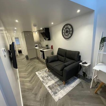 Stylish & Cosy 1 Bed Apartment Swindon Kültér fotó
