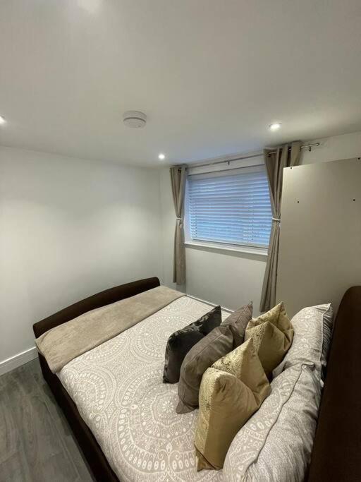 Stylish & Cosy 1 Bed Apartment Swindon Kültér fotó