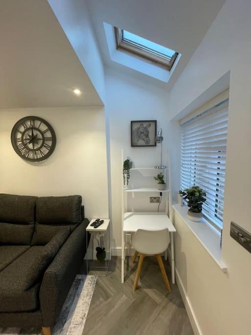 Stylish & Cosy 1 Bed Apartment Swindon Kültér fotó