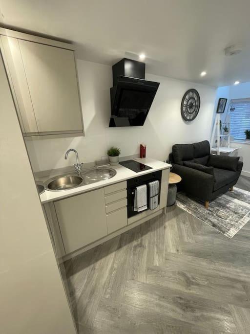 Stylish & Cosy 1 Bed Apartment Swindon Kültér fotó
